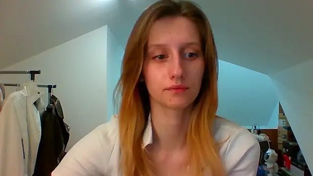 Snapshot of LUNA_delight chatting on 02-14-25, 05:46 LUNA delight online show from 02-14-25, 05:46