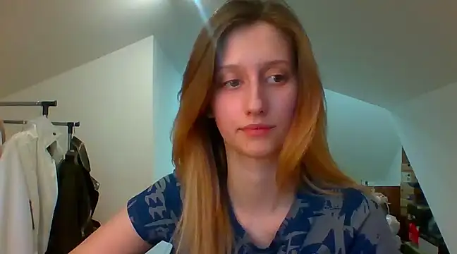 Snapshot of LUNA_delight chatting on 02-17-25, 04:04 LUNA delight online show from 02-17-25, 04:04