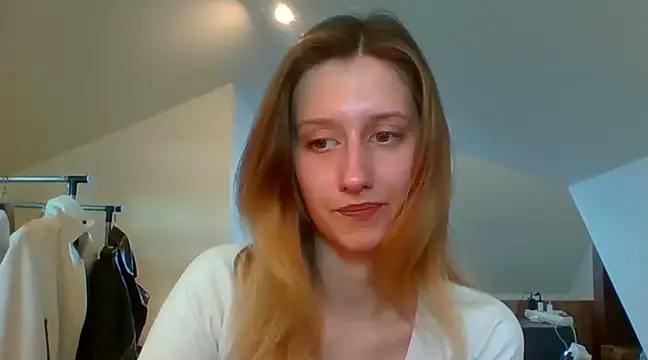 Snapshot of LUNA_delight chatting on 02-19-25, 08:01 LUNA delight online show from 02-19-25, 08:01