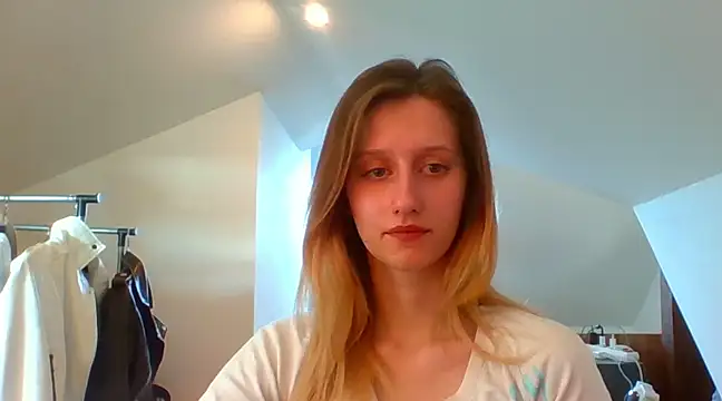 Snapshot of LUNA_delight chatting on 02-19-25, 11:06 LUNA delight online show from 02-19-25, 11:06