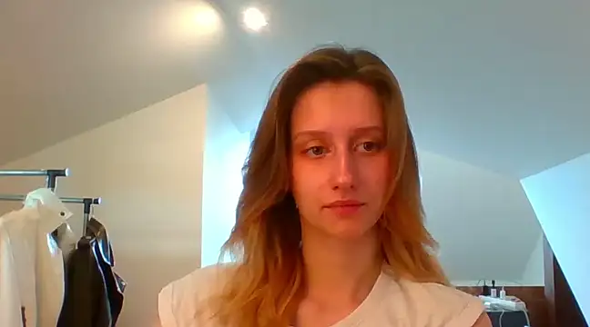 Snapshot of LUNA_delight chatting on 02-21-25, 07:45 LUNA delight online show from 02-21-25, 07:45