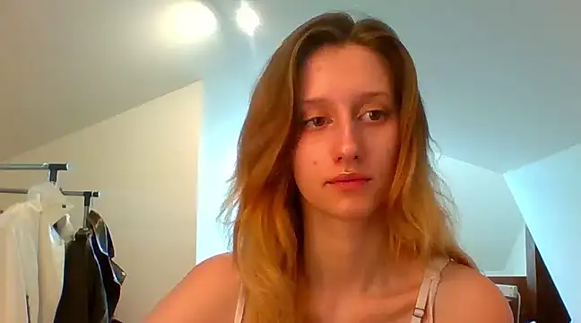 Snapshot of LUNA_delight chatting on 02-25-25, 07:42 LUNA delight online show from 02-25-25, 07:42