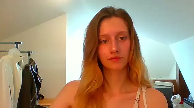 Snapshot of LUNA_delight chatting on 02-25-25, 10:47 LUNA delight online show from 02-25-25, 10:47