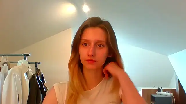 Snapshot of LUNA_delight chatting on 03-10-25, 02:48 LUNA delight online show from 03-10-25, 02:48