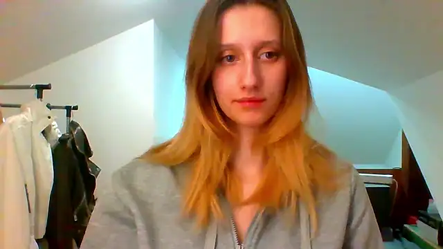 Snapshot of LUNA_delight chatting on 03-17-25, 05:49 LUNA delight online show from 03-17-25, 05:49