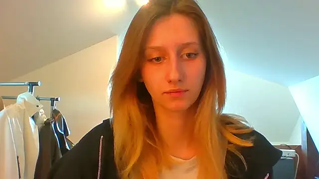 Snapshot of LUNA_delight chatting on 03-19-25, 02:35 LUNA delight online show from 03-19-25, 02:35