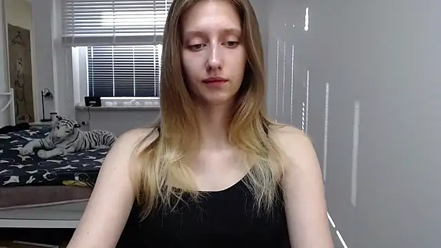 Snapshot of LUNA_delight chatting on 09-10-25, 05:29 LUNA delight online show from 09-10-25, 05:29