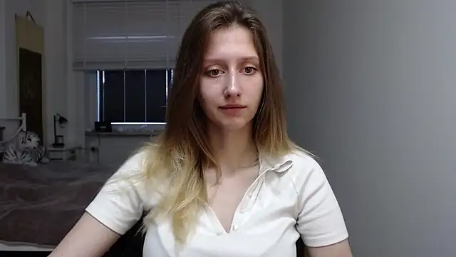 Snapshot of LUNA_delight chatting on 09-15-25, 05:40 LUNA delight online show from 09-15-25, 05:40