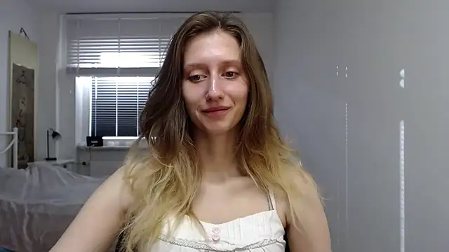 Snapshot of LUNA_delight chatting on 09-19-25, 05:42 LUNA delight online show from 09-19-25, 05:42