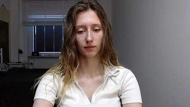 Snapshot of LUNA_delight chatting on 09-24-25, 05:33 LUNA delight online show from 09-24-25, 05:33