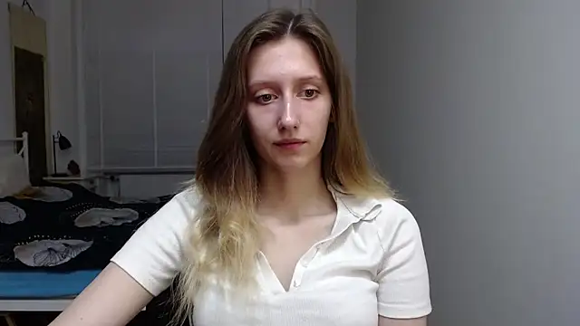 Snapshot of LUNA_delight chatting on 10-08-25, 05:27 LUNA delight online show from 10-08-25, 05:27