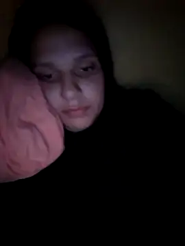 Snapshot of Laurencraft chatting on 12-22-25, 06:27 Laurencraft online show from 12-22-25, 06:27