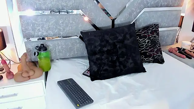 Slut Milf  online show from 05-01-26, 11:15