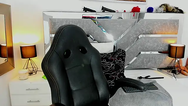 Slut Milf  online show from 05-04-26, 07:43