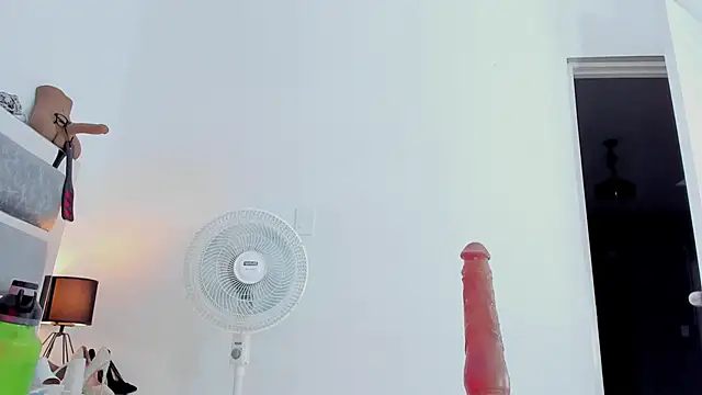 Slut Milf  online show from 05-12-26, 07:44