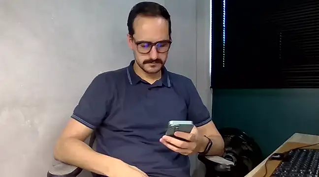 Snapshot of Superdad chatting on 12-09-24, 01:55 Superdad online show from 12-09-24, 01:55