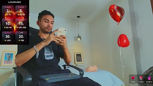 Snapshot of _miguel0 chatting on 02-15-25, 01:21 miguel0 online show from 02-15-25, 01:21