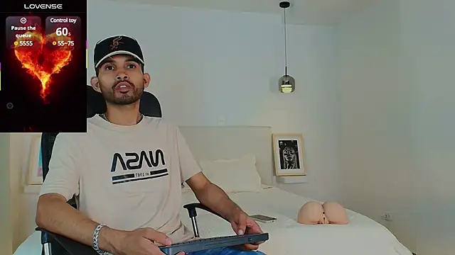 Snapshot of _miguel0 chatting on 02-25-25, 01:20 miguel0 online show from 02-25-25, 01:20