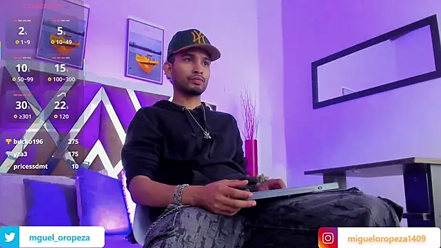 Snapshot of _miguel0 chatting on 10-10-25, 07:57 miguel0 online show from 10-10-25, 07:57