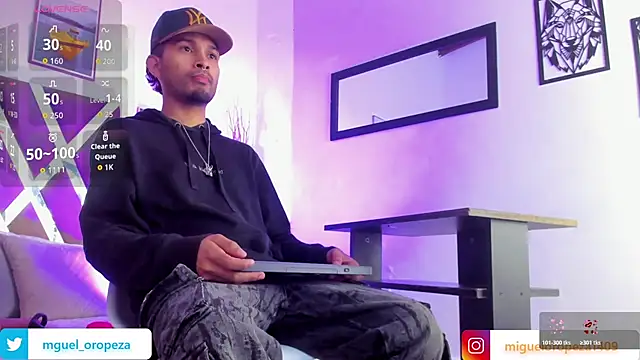 Snapshot of _miguel0 chatting on 10-18-25, 02:07 miguel0 online show from 10-18-25, 02:07