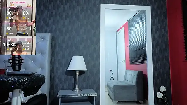 Cristopher23  online show from 09-10-25, 07:47