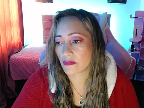 Snapshot of Melanyy_100 chatting on 02-12-25, 07:13 Melanyy 100 online show from 02-12-25, 07:13