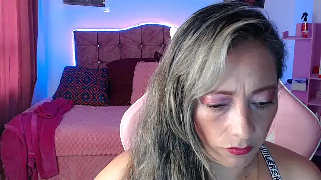 Snapshot of Melanyy_100 chatting on 03-17-25, 09:23 Melanyy 100 online show from 03-17-25, 09:23