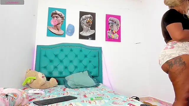 Snapshot of Lilybaudinx96 chatting on 02-11-26, 03:00 Lilybaudinx96 online show from 02-11-26, 03:00