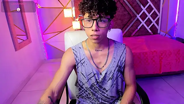 Snapshot of AkazaBoy_ chatting on 01-29-25, 04:05 AkazaBoy online show from 01-29-25, 04:05