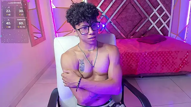 Snapshot of AkazaBoy_ chatting on 01-31-25, 04:36 AkazaBoy online show from 01-31-25, 04:36