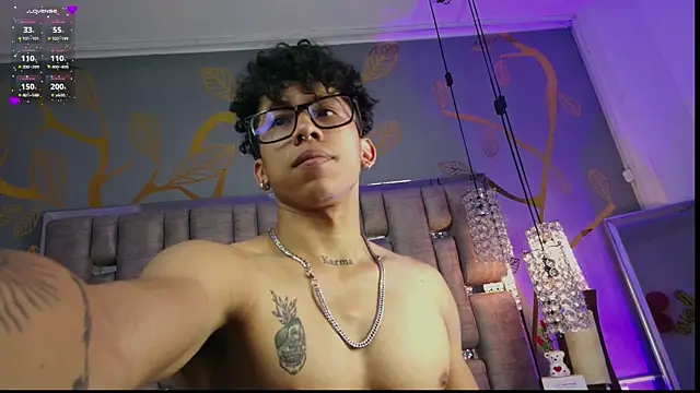 Snapshot of AkazaBoy_ chatting on 02-21-25, 05:35 AkazaBoy online show from 02-21-25, 05:35
