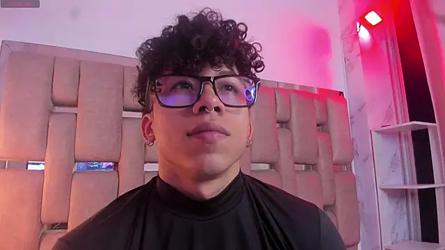 AkazaBoy  online show from 11-04-25, 05:50