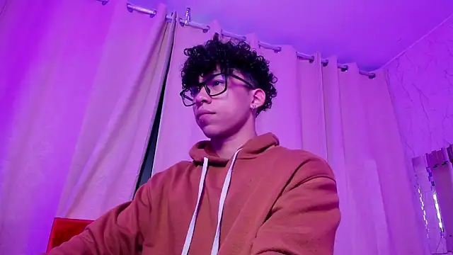 AkazaBoy  online show from 12-18-25, 04:40