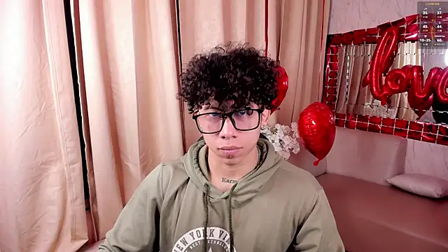 AkazaBoy  online show from 02-18-26, 05:03