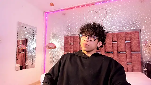 AkazaBoy  online show from 04-27-26, 06:11