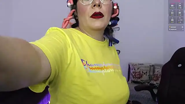 Snapshot of Serenay_ chatting on 10-31-25, 05:03 Serenay online show from 10-31-25, 05:03