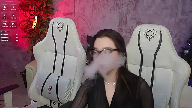 Snapshot of Magnetic_Mia_ chatting on 12-14-24, 03:25 Magnetic Mia online show from 12-14-24, 03:25