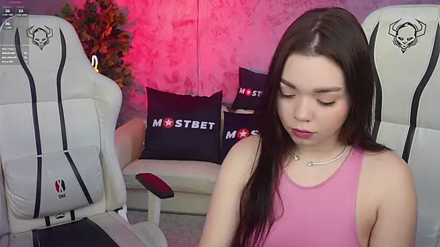 Snapshot of Magnetic_Mia_ chatting on 12-17-24, 03:28 Magnetic Mia online show from 12-17-24, 03:28