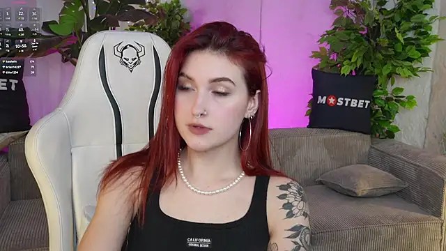 Snapshot of Magnetic_Mia_ chatting on 01-14-25, 03:43 Magnetic Mia online show from 01-14-25, 03:43