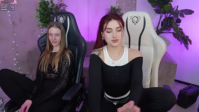 Snapshot of Magnetic_Mia_ chatting on 03-02-25, 10:27 Magnetic Mia online show from 03-02-25, 10:27