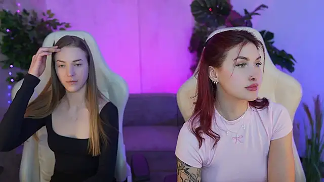 Snapshot of Magnetic_Mia_ chatting on 03-20-25, 11:45 Magnetic Mia online show from 03-20-25, 11:45