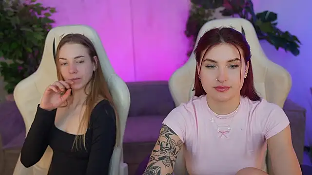 Snapshot of Magnetic_Mia_ chatting on 03-21-25, 05:54 Magnetic Mia online show from 03-21-25, 05:54