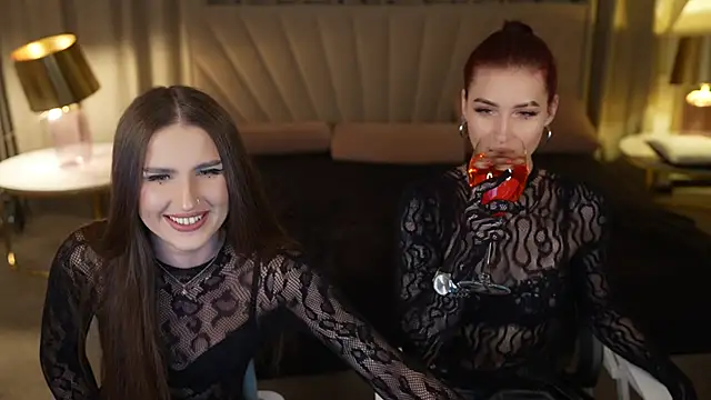 Snapshot of Magnetic_Mia_ chatting on 12-05-25, 01:14 Magnetic Mia online show from 12-05-25, 01:14