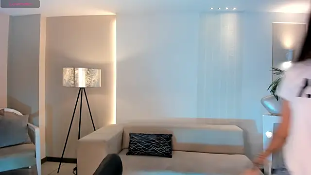 TaraLawrence online show from 10-25-25, 04:53