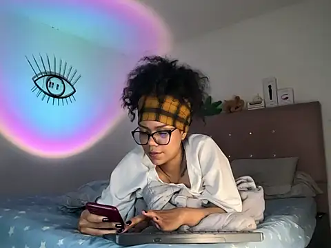 Snapshot of Ale_xandra chatting on 12-18-25, 03:45 Ale xandra online show from 12-18-25, 03:45