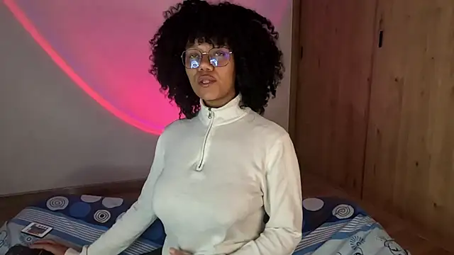 Snapshot of Ale_xandra chatting on 06-17-26, 01:30 Ale xandra online show from 06-17-26, 01:30