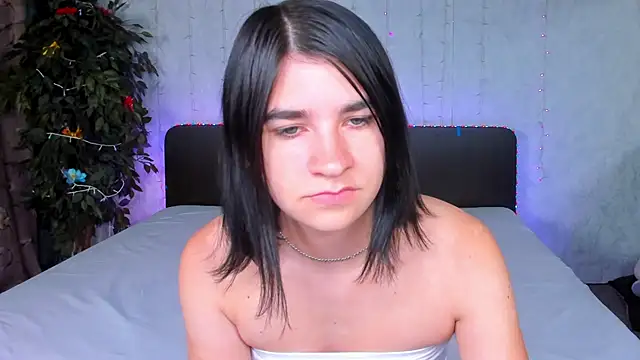 Snapshot of _Polly_Love_ chatting on 09-15-25, 06:02 Polly Love online show from 09-15-25, 06:02