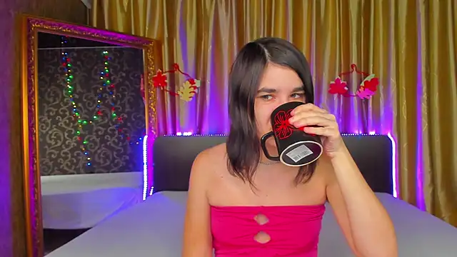 Snapshot of _Polly_Love_ chatting on 11-25-25, 01:11 Polly Love online show from 11-25-25, 01:11