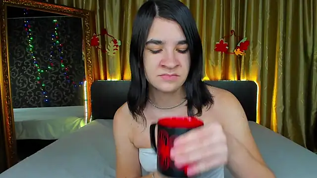 Snapshot of _Polly_Love_ chatting on 11-28-25, 07:11 Polly Love online show from 11-28-25, 07:11