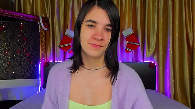 Snapshot of _Polly_Love_ chatting on 12-14-25, 07:25 Polly Love online show from 12-14-25, 07:25